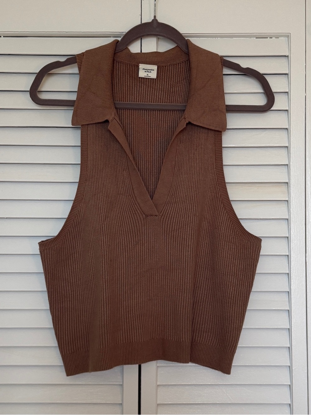 Abercrombie & Fitch taupe collared knit cropped tank